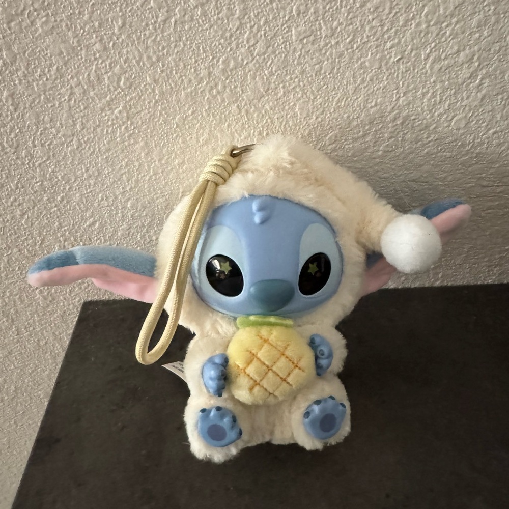 Stitch pineapple keychain authentic